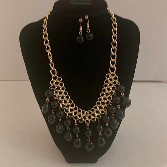 Jewelry - Black Necklace Set